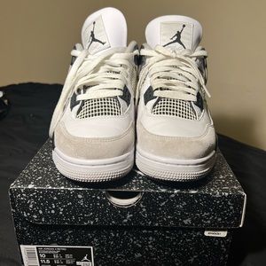 Air Jordan 4 Retro `Military Black’ 2022